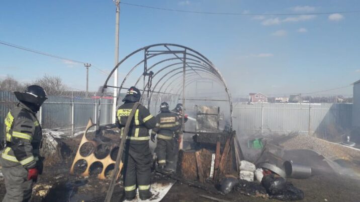 Набитая мусором теплица выгорела дотла в Серпухове Новости Серпухова 